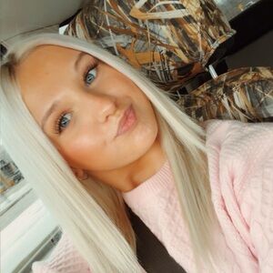 Meet your Posher, Bella